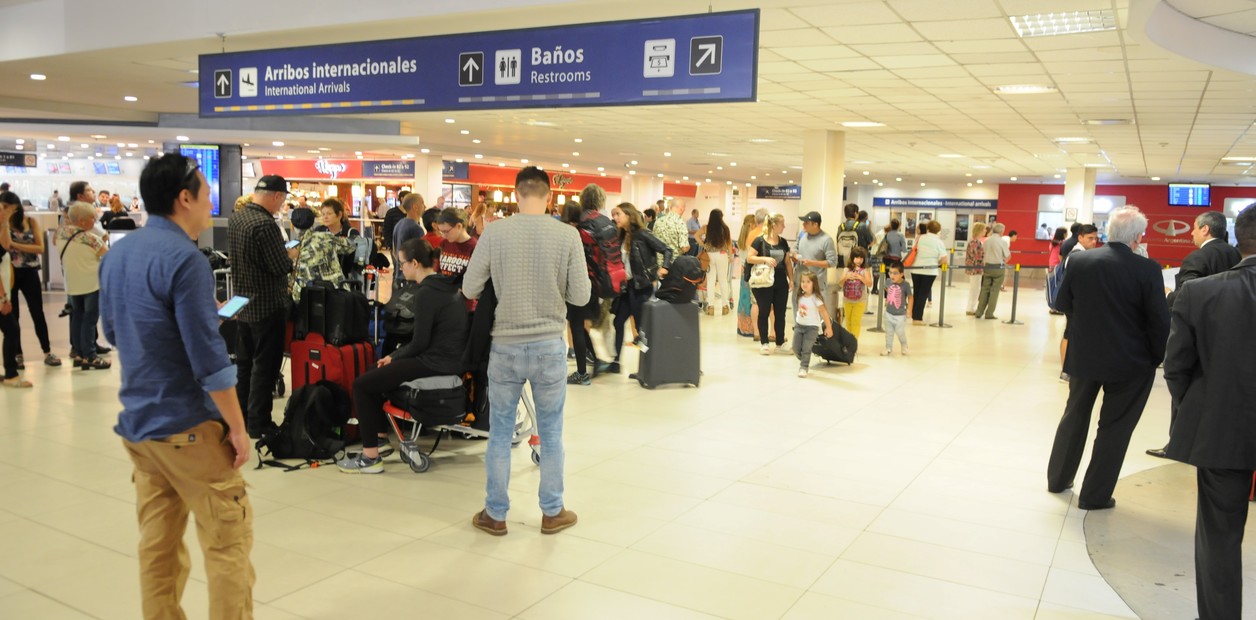 Qué hace que un aeropuerto del interior pueda —o no— recibir vuelos internacionales