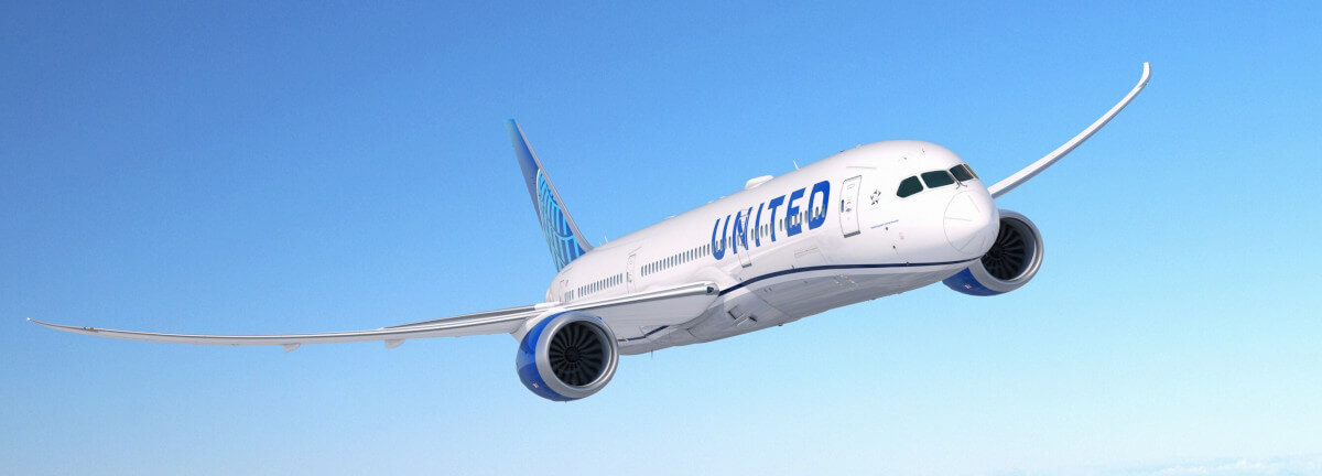 Imagen de un Boeing 787 Dreamliner de United Airlines en un aeropuerto, ilustrando la flota de la aerolínea